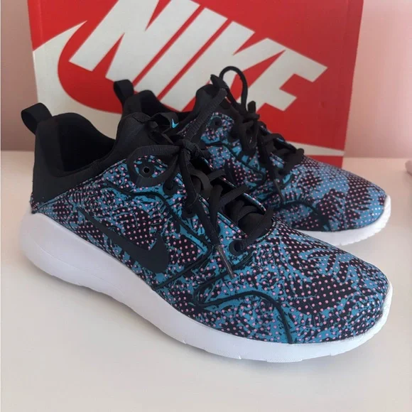 NEW Nike Women’s Kaishi 2.0 Print Sneakers - Size 8 (L) and Size 9 (R) - Picture 1 of 14
